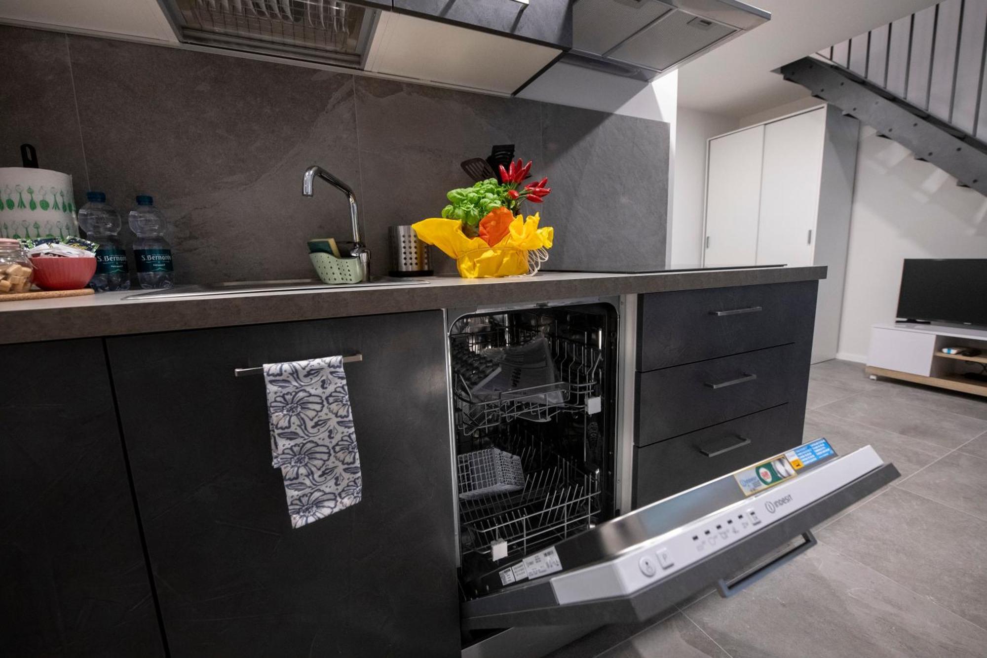 258 - The Loft In Largo Zecca - Luxury Nel Cuore Di Genova Eksteriør bilde